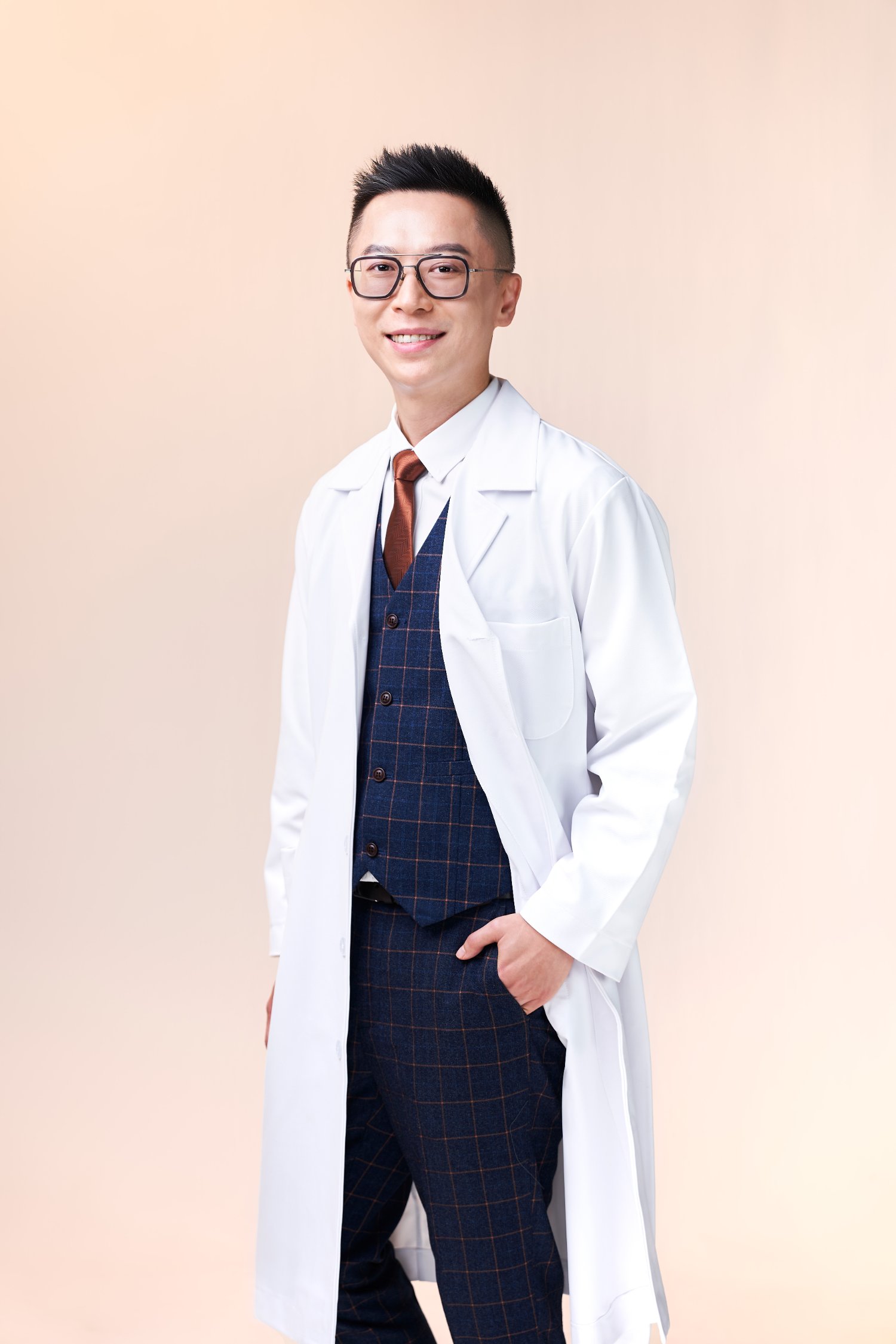 梁仲斌醫師 Dr. Ben Liang 皮膚科醫師
