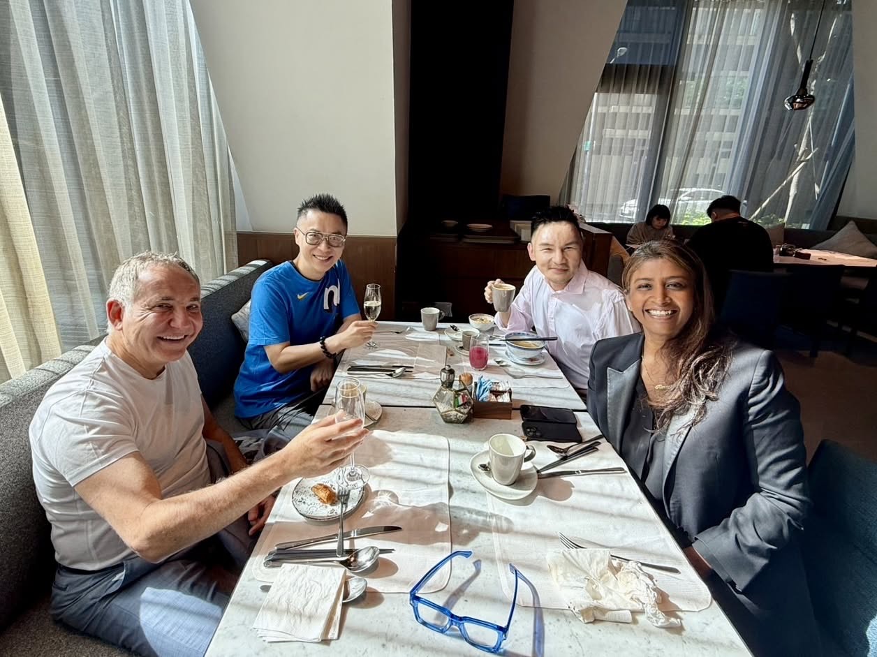 與 Dr. Frank Rosengaus 團隊賽前餐會