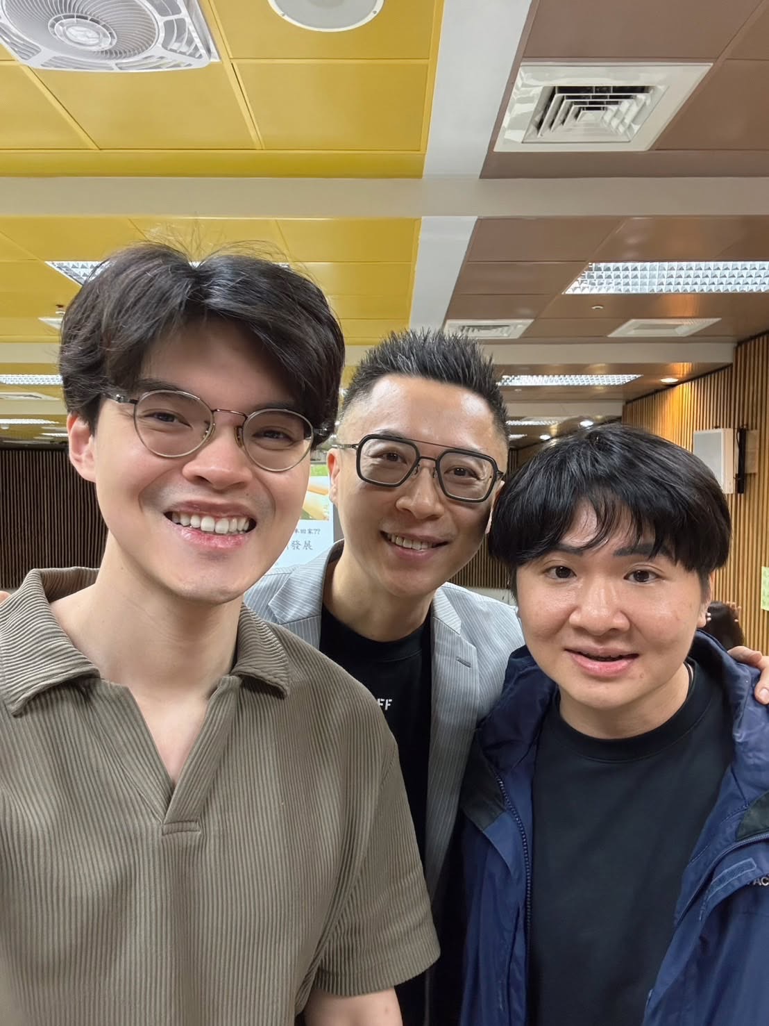 梁仲斌醫師與醫師朋友合照