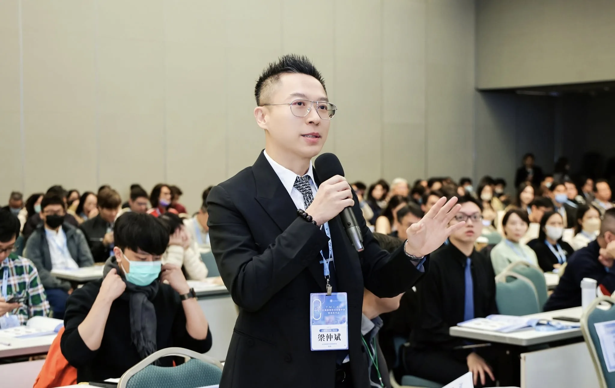 填充劑韌帶拉提研究與結構支撐概念圖