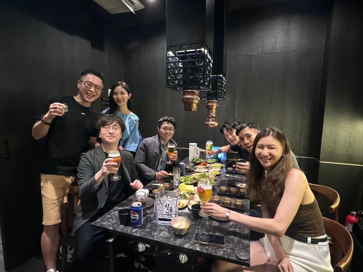 緊湊行程中的團隊聚餐時光